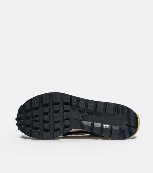 Nike Vaporwaffle sacai Villain Red Neptune Green